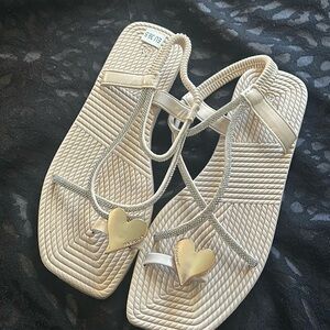 Til tok shop sandals